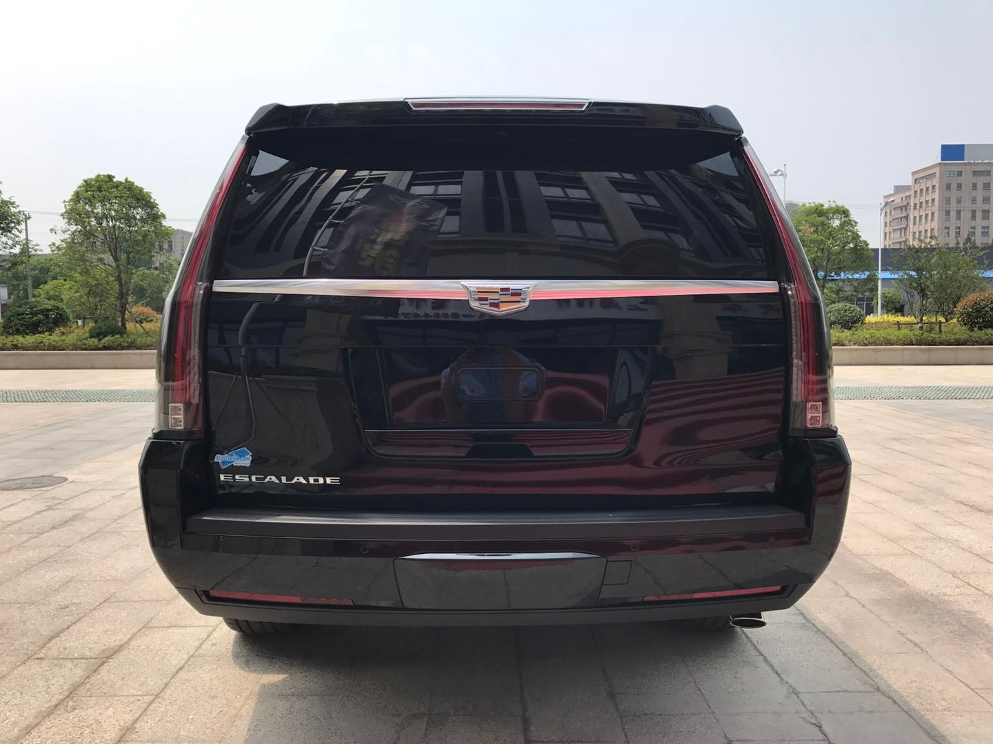 2019款凯迪拉克凯雷德是凯迪拉克旗下的全尺寸豪华suv,犀利的v型前脸