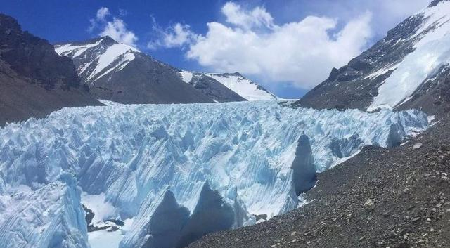 格拉丹东雪山冰塔林图片