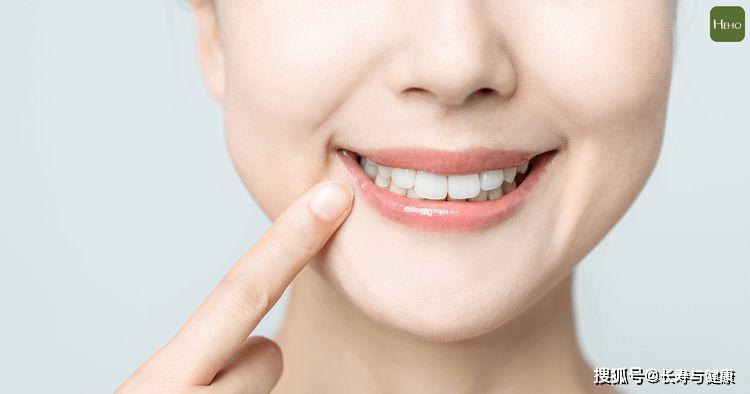 牙痛发黄牙龈萎缩老中医刷牙漱口有妙方让牙变白变坚固