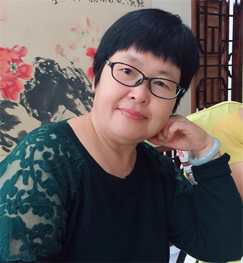 自幼喜欢绘画和书法,曾先后师从黑德有老师,王永兴老师,韩瑛老师.