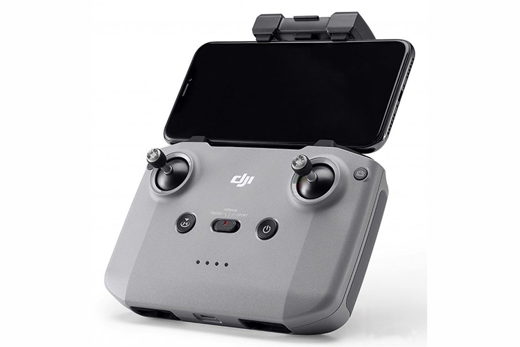 原创大疆mavicair2新遥控器谍照曝光实体物理按键搭配手机夹