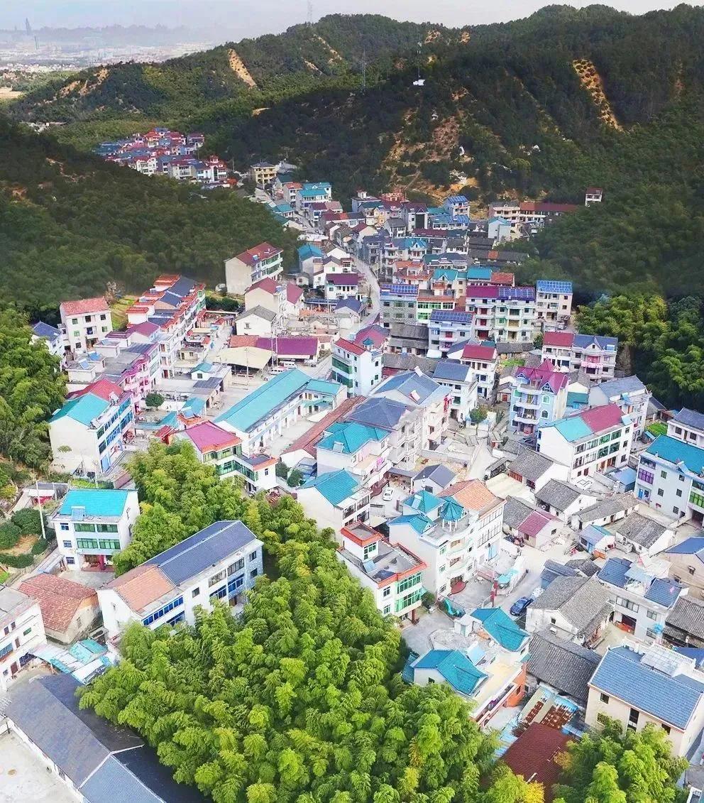 陌坞村位于绍兴市柯桥区湖塘街道南部半山区,东邻