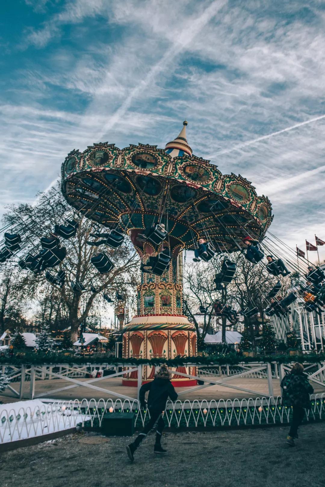 肉眼可见的完美童话来自于百年tivoli游乐园normann的融合碰撞