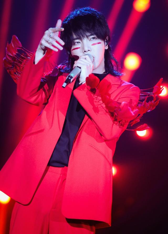 华晨宇演唱哥谭夺冠为什么李宇春的西门少年着实火了一把