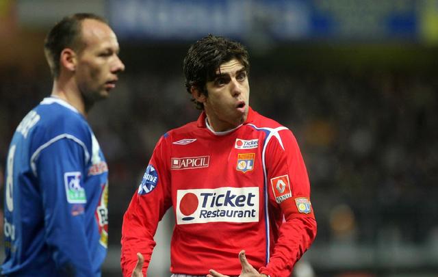 如图,这五人分别是儒尼尼奥,梅西,小罗,贝克汉姆和皮尔洛,儒尼尼奥