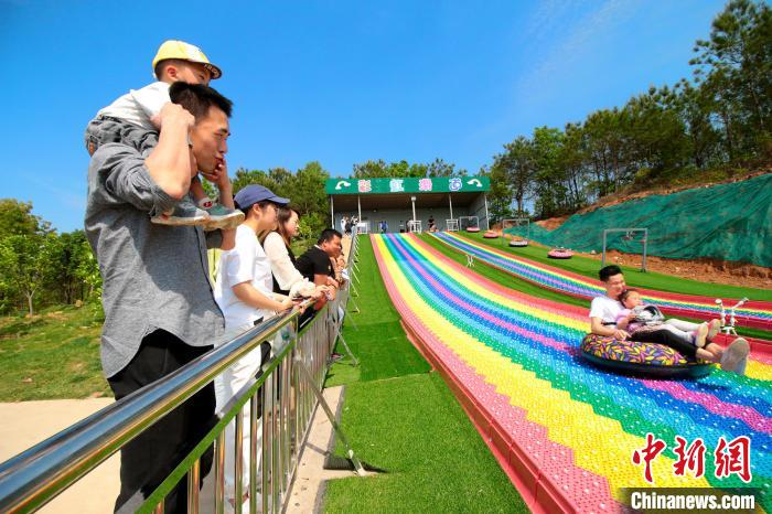 江西余干乡村振兴见闻:村民家门口的"游乐经济"