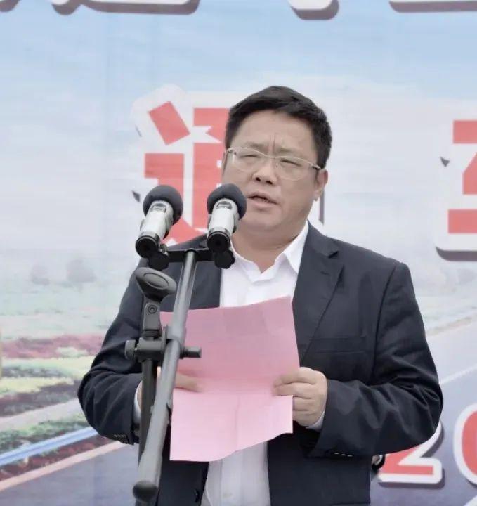 市政府副市长李克纯宣布道路通车4月26日上午,银海区举行新世纪大道