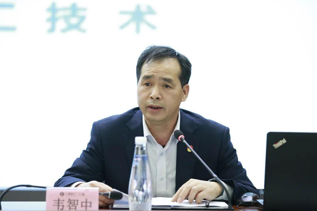 【公司新闻】公司举办首次《超高层建筑施工技术管理》培训_韦智中