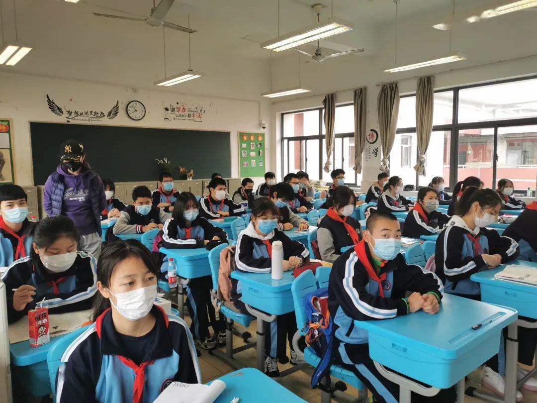 全力以赴严谨细致规范有序三林中学东校初高三平稳有序开学