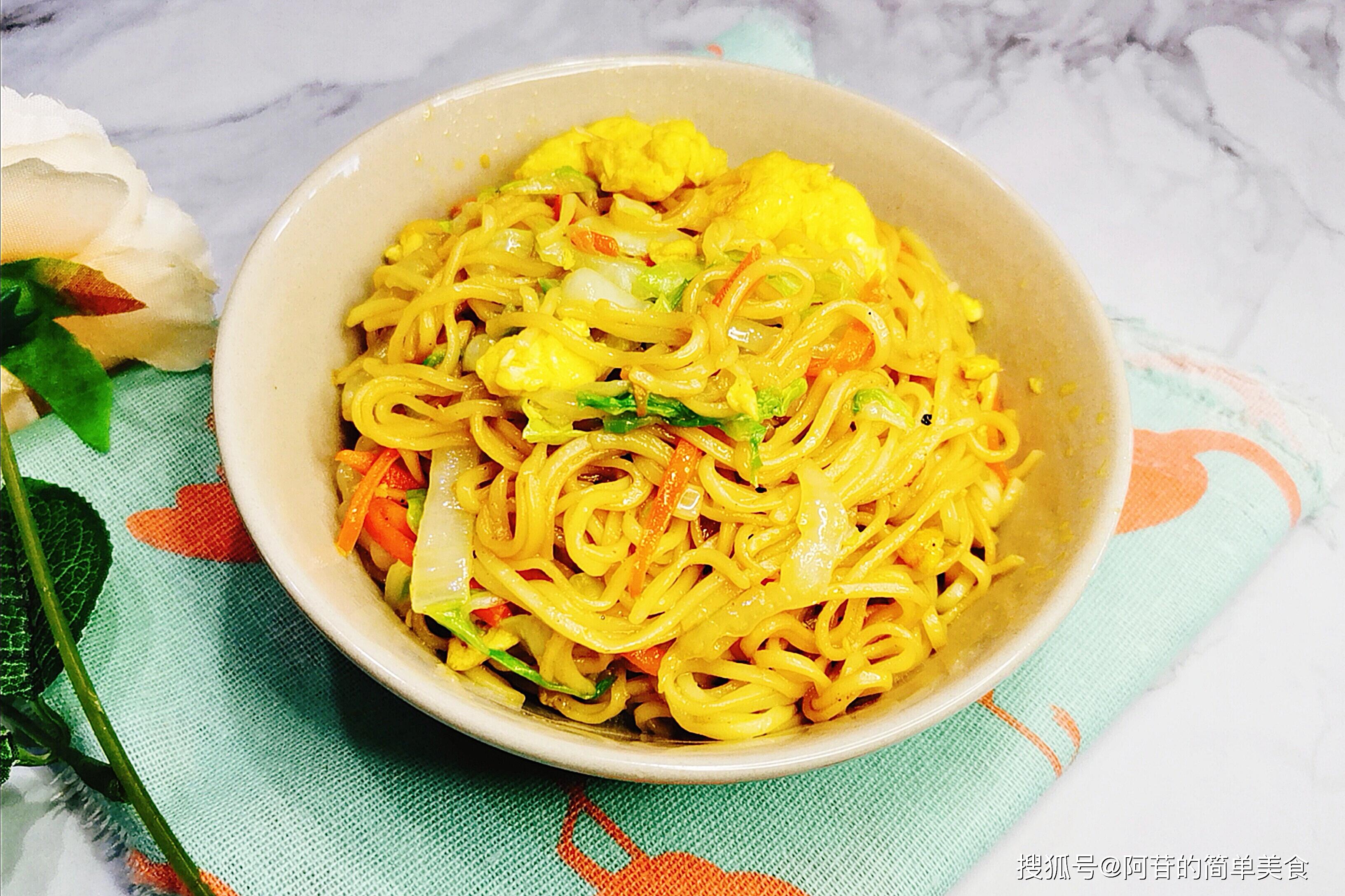 原创吃炒面一点鸡蛋几种蔬菜再加入灵魂干将火锅面大赞