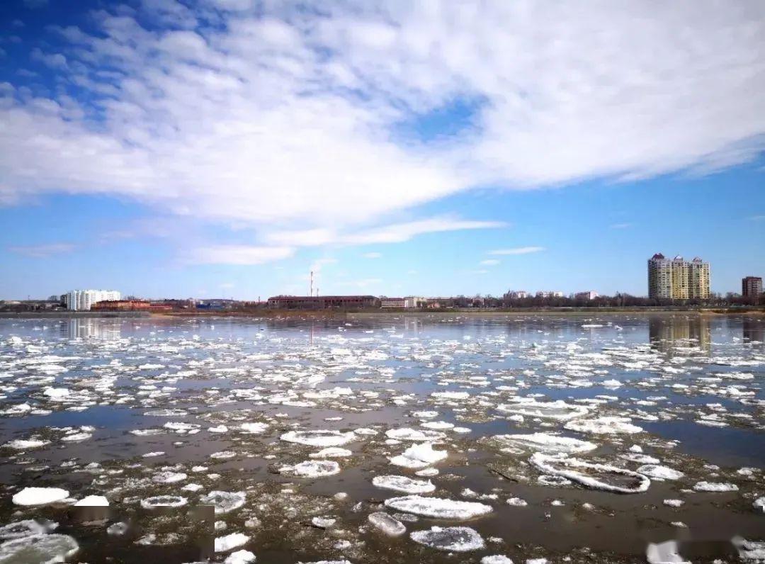 冰河入海一江春水向东流半江碧水半江冰