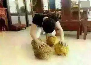 事后肯定要好好解释一番,如果搓衣板不行的话,可以上榴莲,跪坏了就当