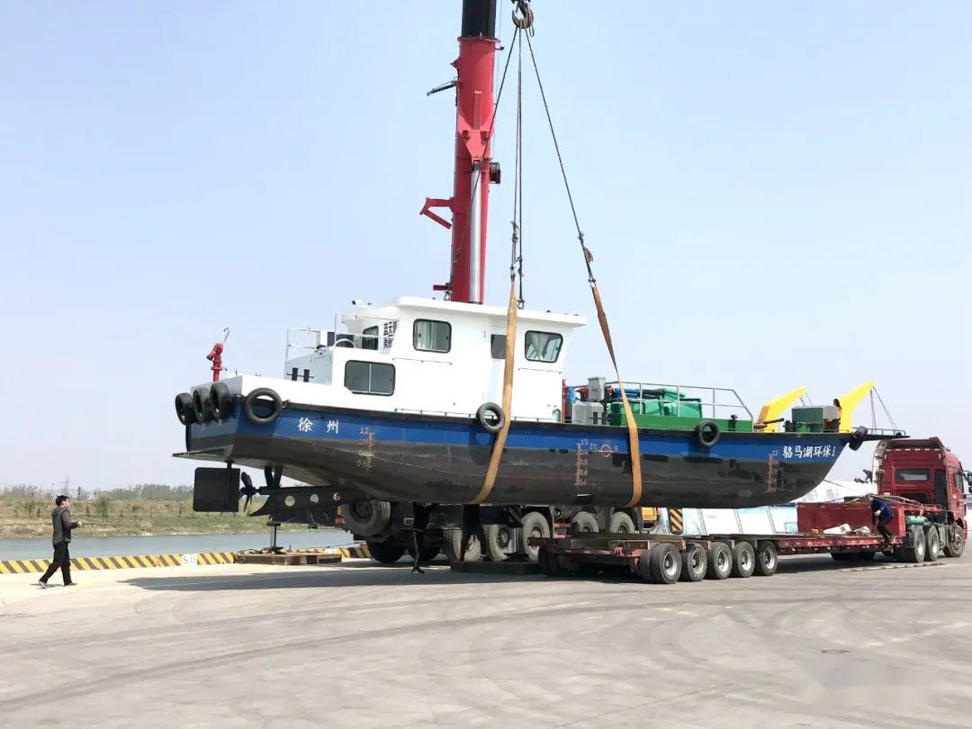 多功能垃圾回收船"骆马湖环保1号"下湖作业了!