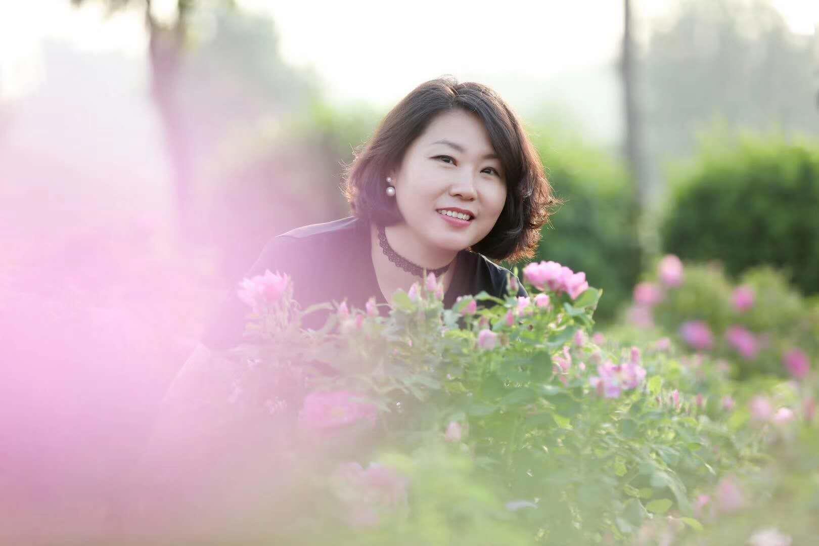 工笔画家王晓丹老师简介