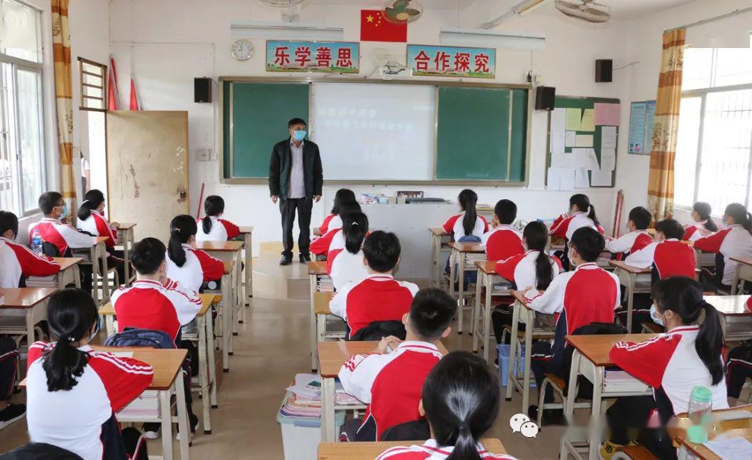 圭岗学校(潘锦朝 摄)春湾中学(王大恩 摄)阳春市实验中学(范晓龙 摄)