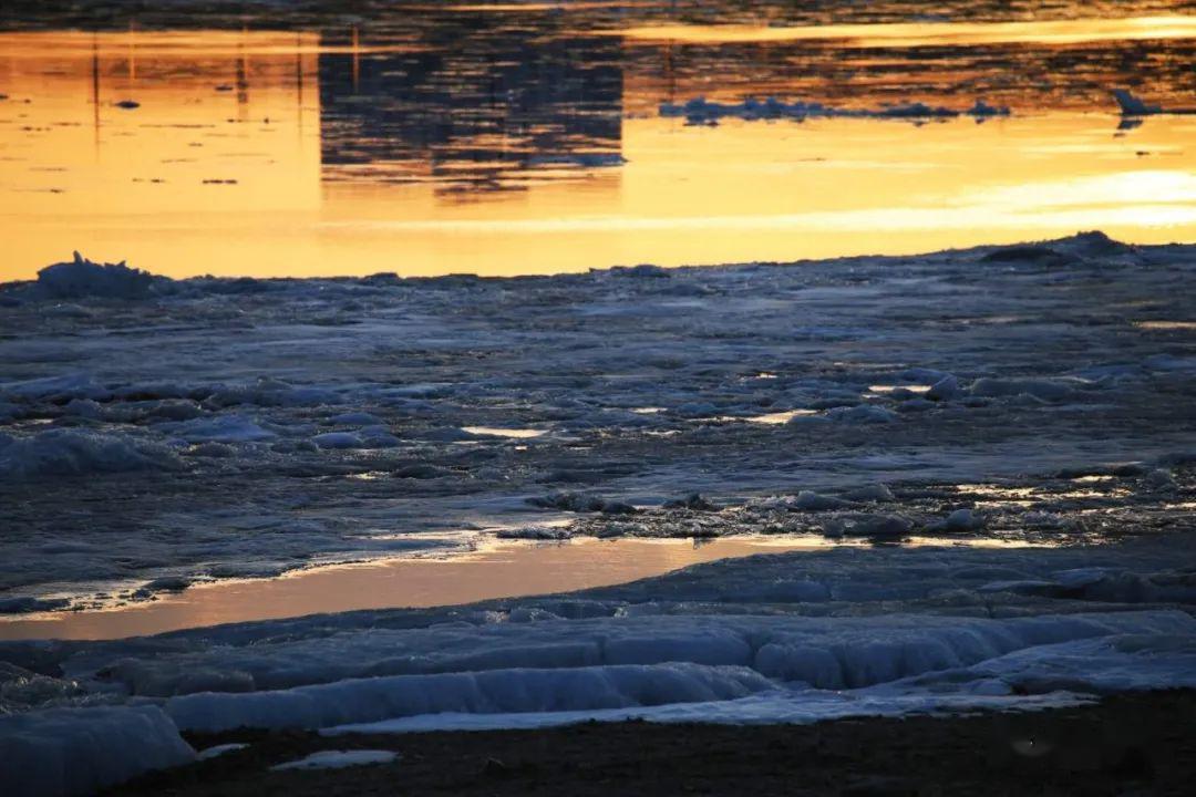 冰河入海一江春水向东流半江碧水半江冰
