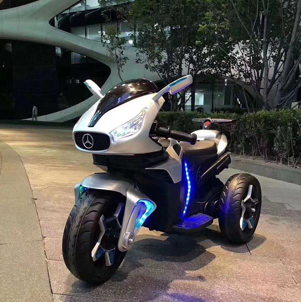 320万元落地奔驰g63宝石蓝随车附送的奔驰电动三轮车很炫酷