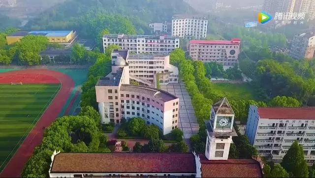 先进的教学设备  雄厚的师资力量——赤壁市第一中学