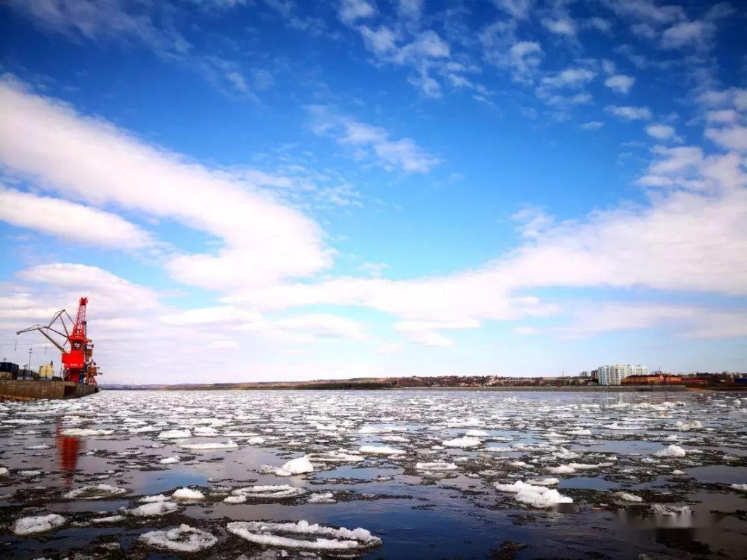 冰河入海一江春水向东流半江碧水半江冰