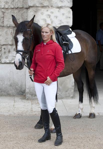 扎拉刚一出生,她的妈妈安娜公主就向伊丽莎白二世女王提出了申请:不要