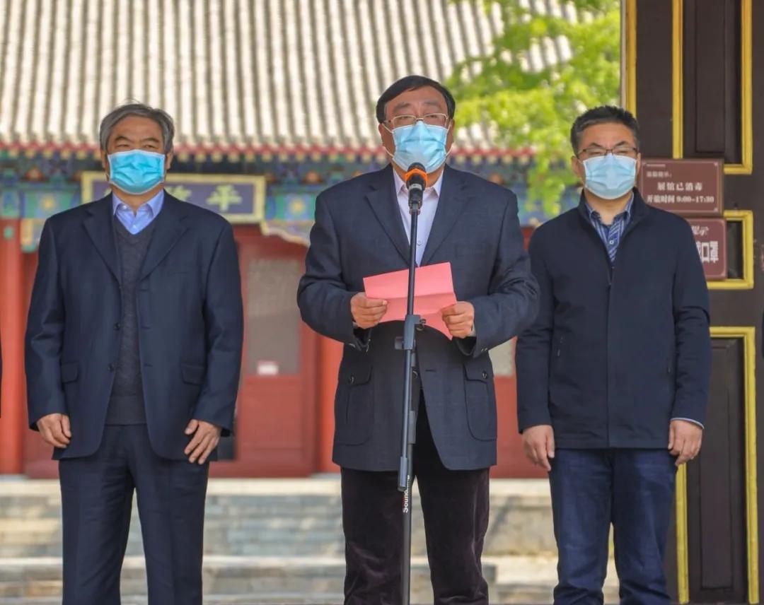 台儿庄古城旅游集团党委书记王启峰与山东艺术学院党委副书记孔祥华