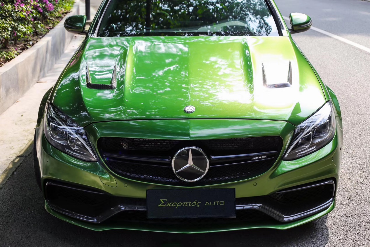 只有v8的声音能吸引你吗来看看这个颜色吧奔驰amgc63改色曼巴绿