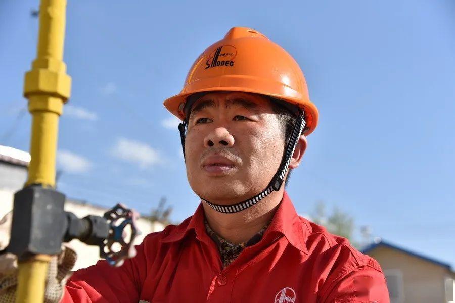 李志明采气岗位巧革新一线攻坚创效益