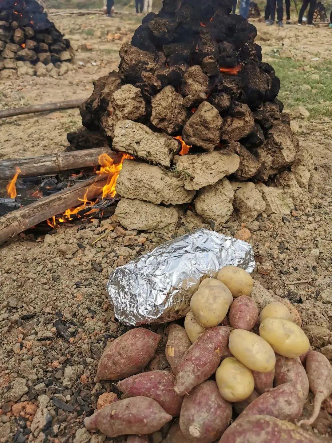 窑红薯,也很值得一试呢除了吃鸡轻轻一咬,满口留香软嫩可口,皮脆肉糯