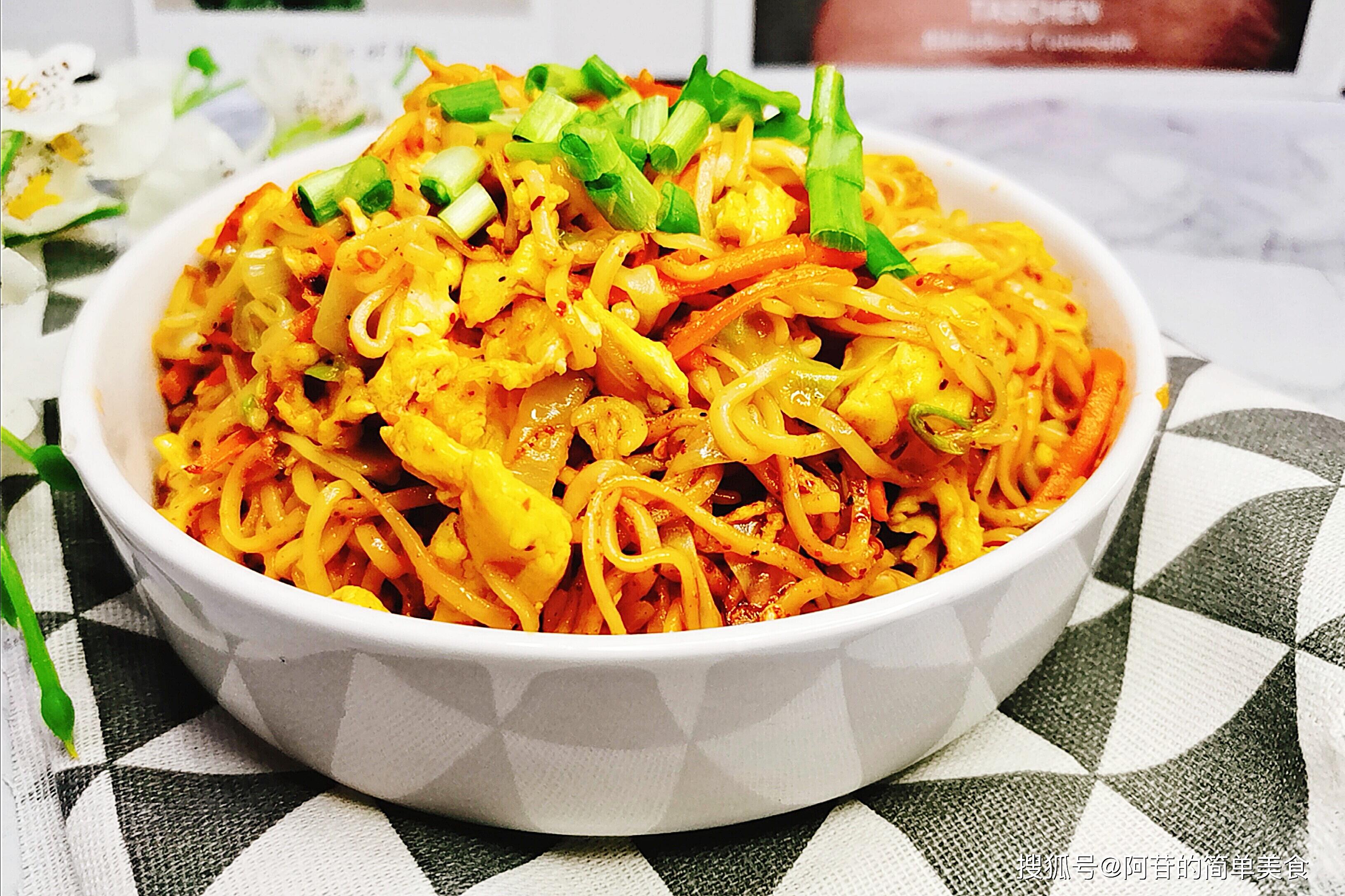 原创吃炒面一点鸡蛋几种蔬菜再加入灵魂干将火锅面大赞