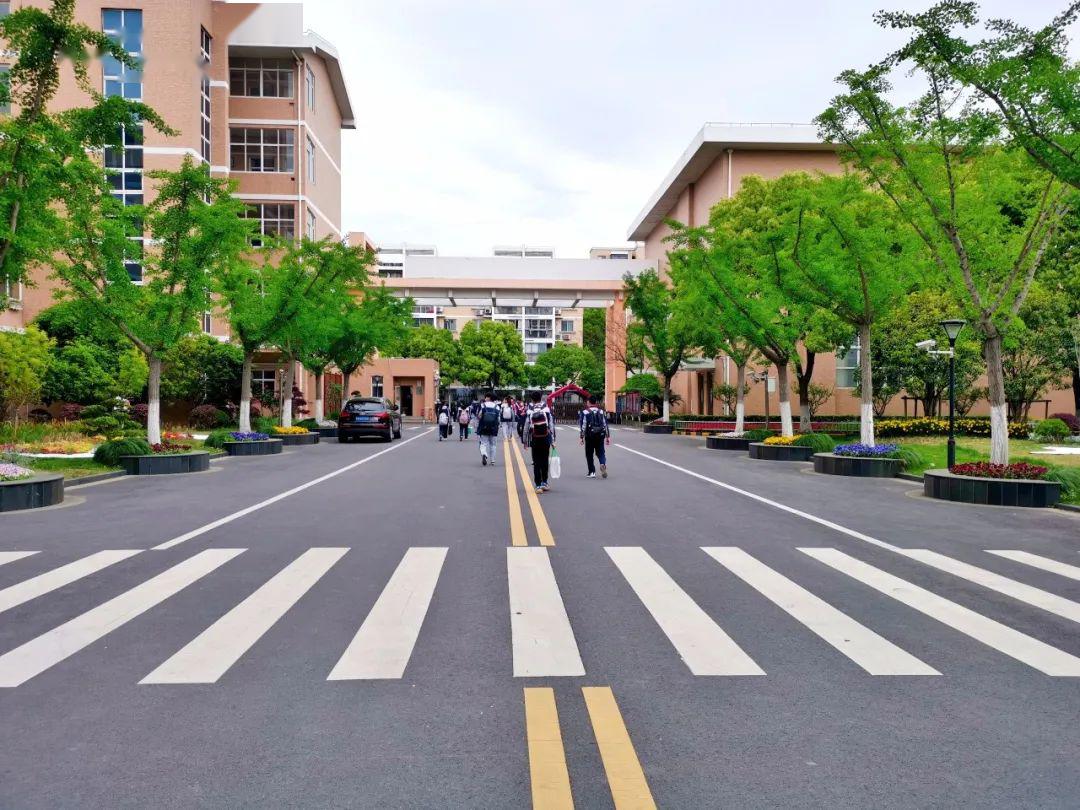 开学啦同频共振疫路相伴扬帆逐梦不负韶华高行中学开学第一课