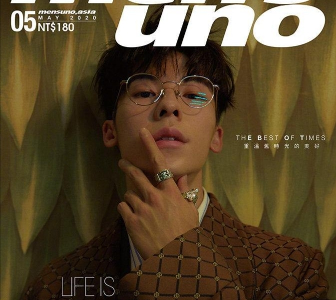 许光汉拍复古大片,金框眼镜配西服,禁欲时尚魅力难挡