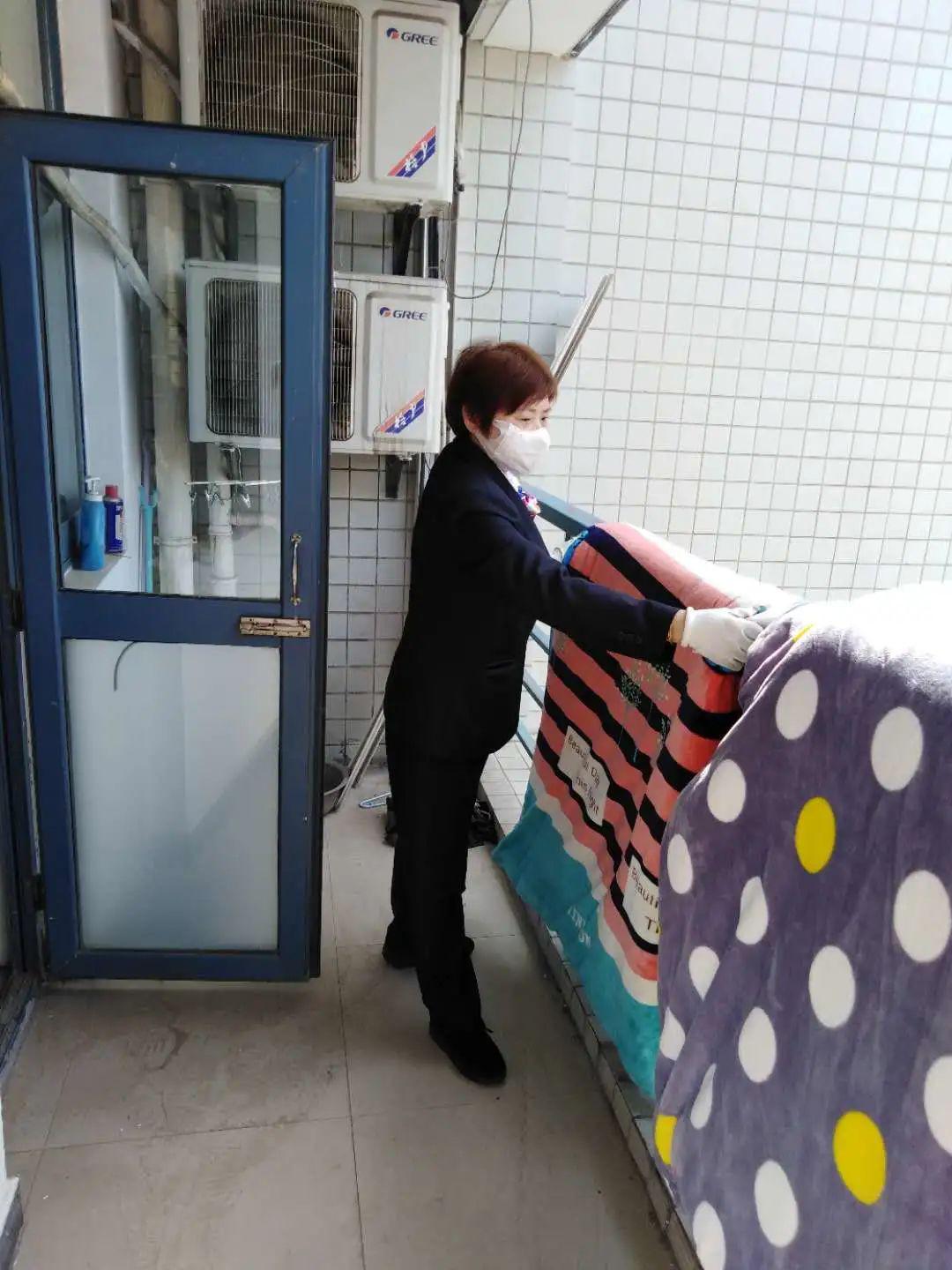 晒被子,浇花,寄快递……请接收来自宿管阿姨的关爱!