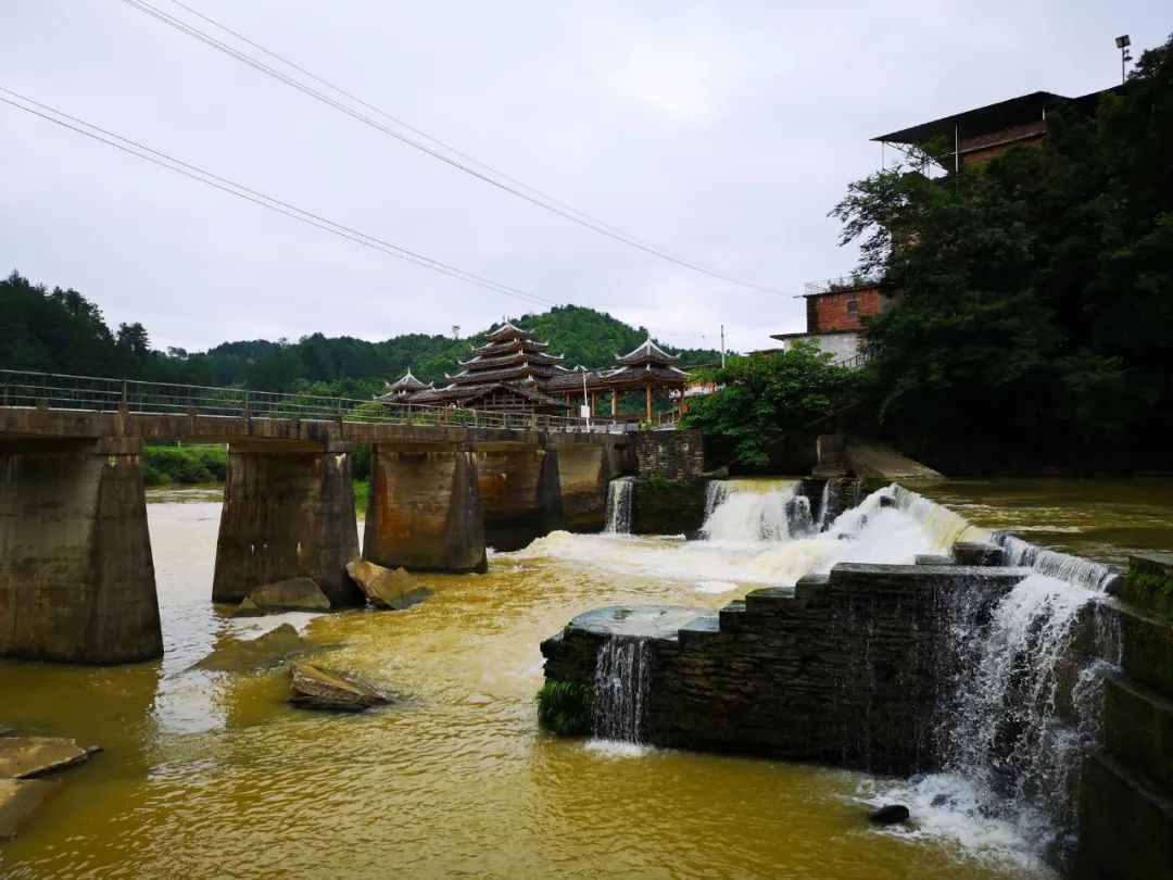 这个古寨就是石磊古寨(也叫者吕古寨),位于贵州省黔南州荔波县甲良镇