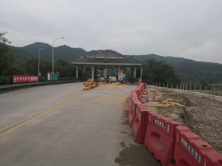 提醒南韶高速这个收费站出口封闭各位车主注意绕行