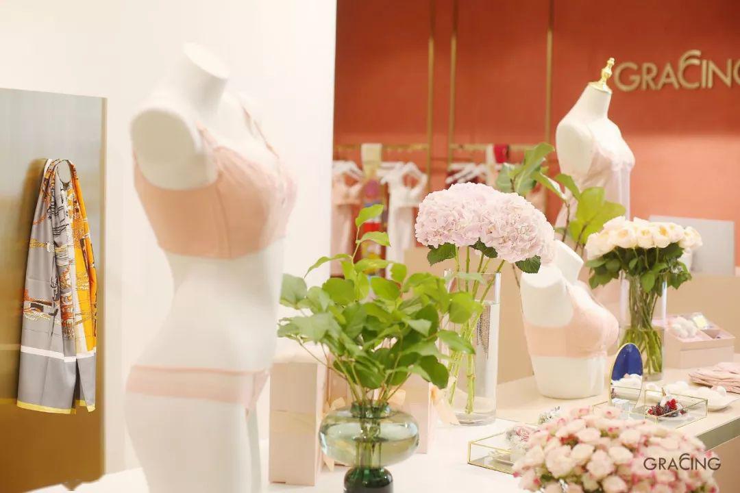 在旗舰店打造上,歌瑞森采用新零售模式门店,更快捷便利的购物方式,和