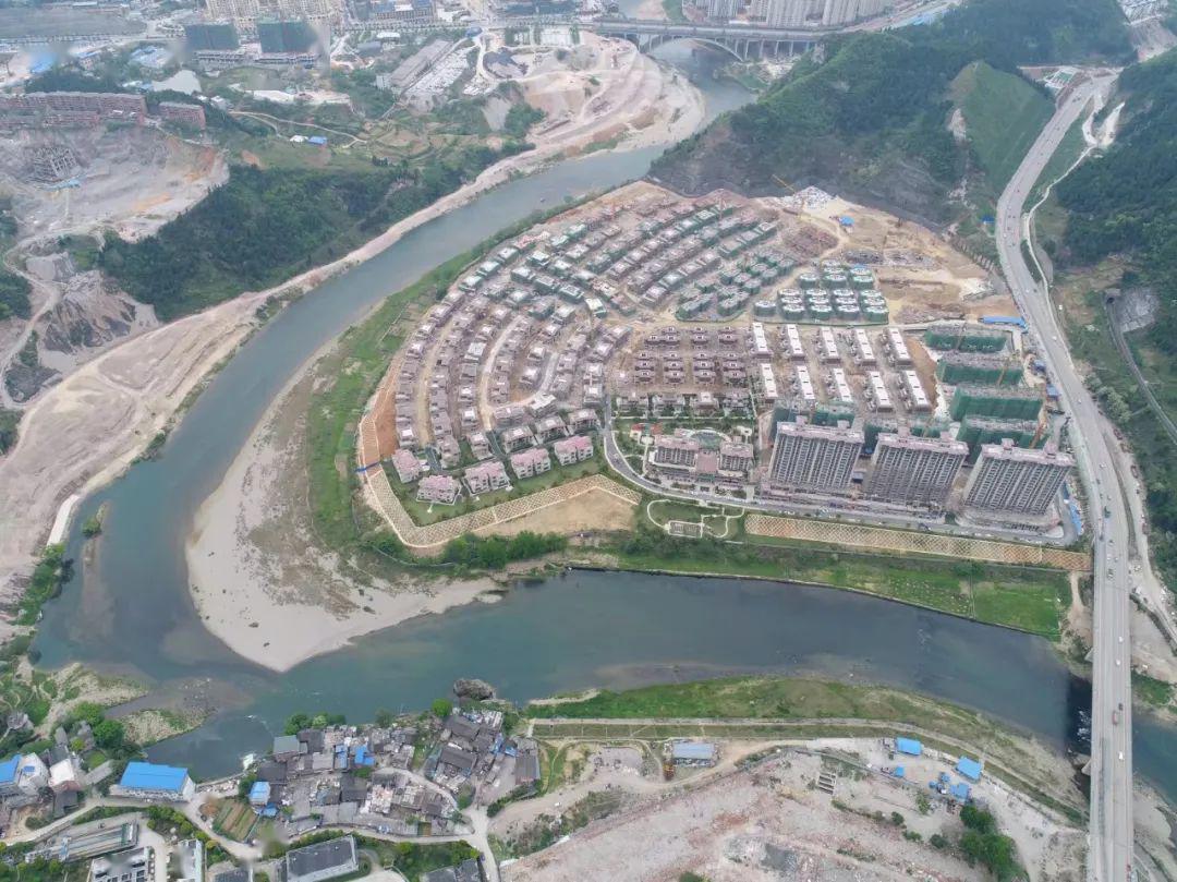 媒体曝光凯里江湾一号存在乱搭乱建业主指责碧桂园置业顾问事前作了