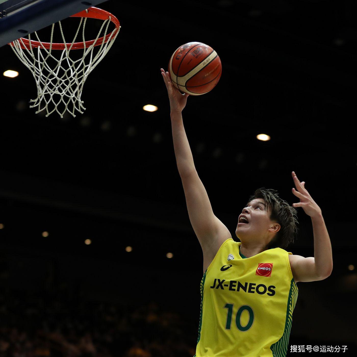 ramu),因为能完成扣篮,是「全日本唯一一个能扣篮的女篮球员」,一度还