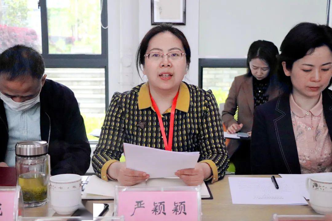 区政协妇联界别召集人严颖颖主持会议区律英婚姻家庭纠纷调解工作站