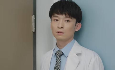 董子健新剧《小大夫》颜值提高!预告转折过快家庭剧变枪战戏