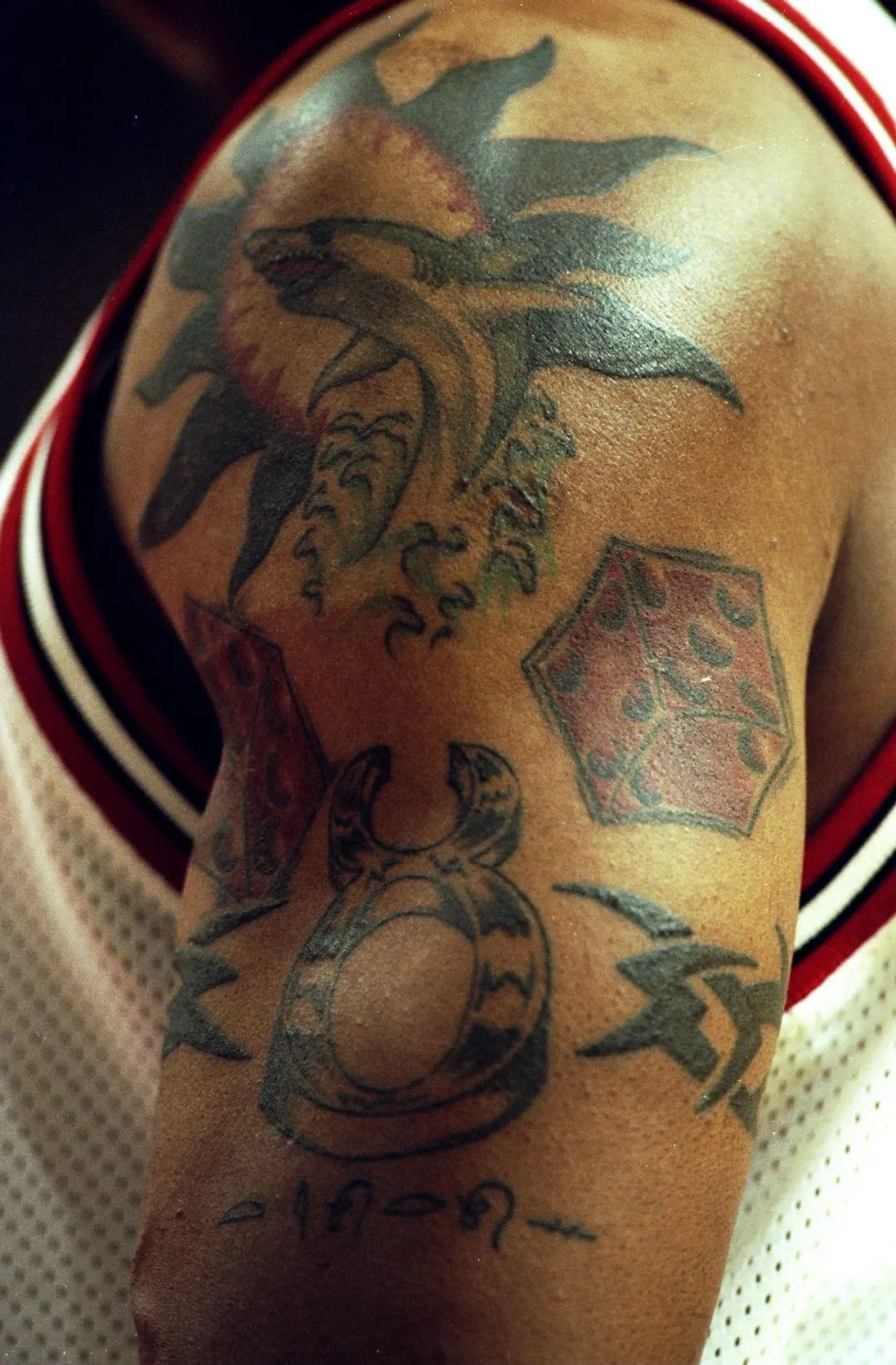 "我出道的时候身体很单薄,需要纹身给我壮胆.