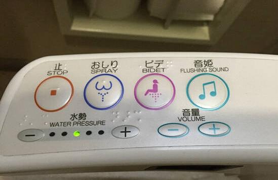 为何日本马桶卖那么火冲水开关一打开网友瞬间明白了