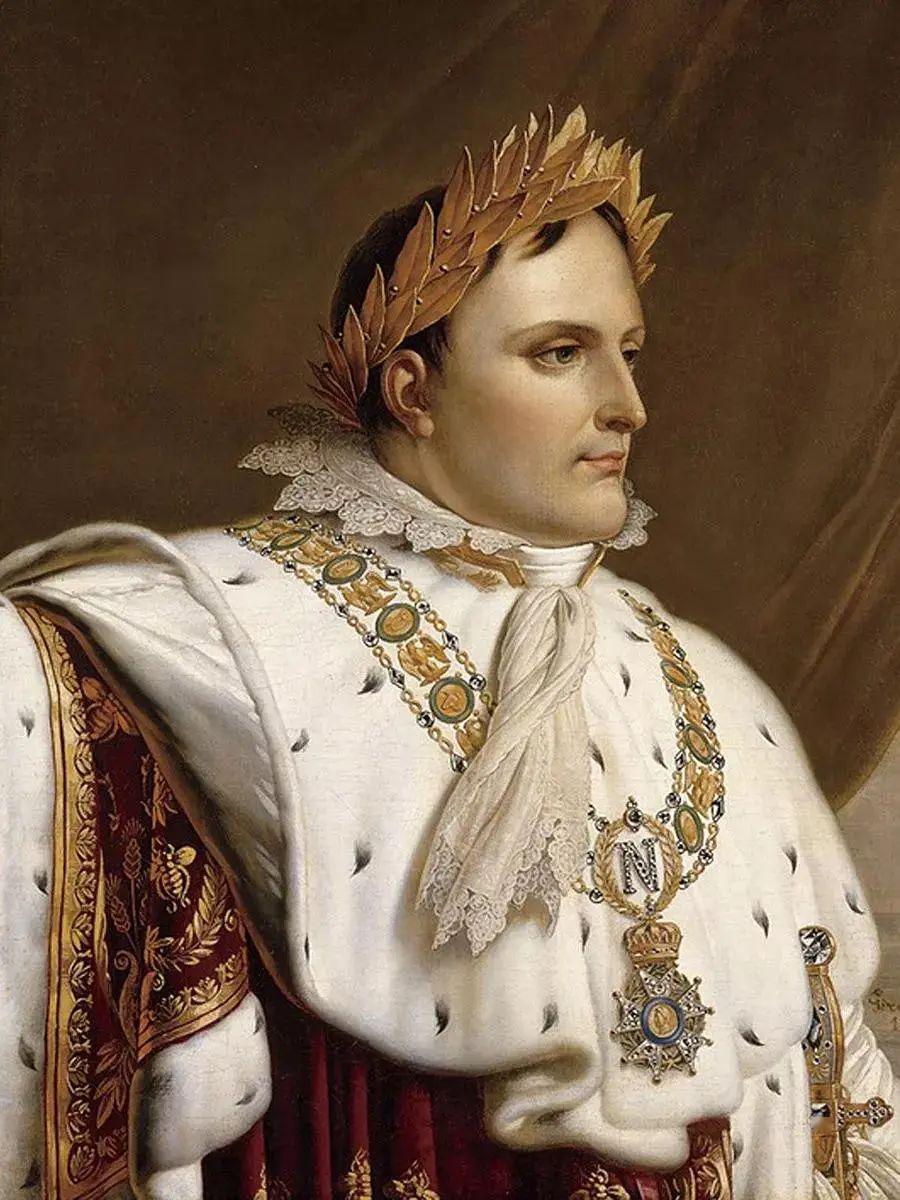 因为整场加冕礼,他始终戴着一顶凯撒式的月桂冠,而这顶王冠即将成为