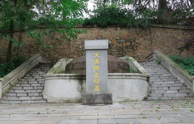 陈友谅攻打应天府(今南京)时,朱元璋派遣陈友谅的老朋友康茂才去诈降.