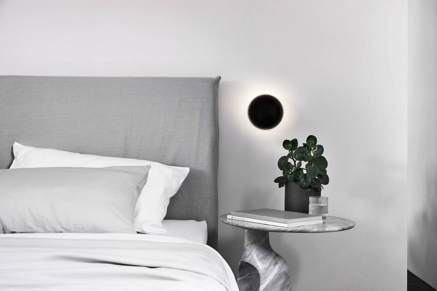 现代灰色系住宅简约家具构建的高质感空间