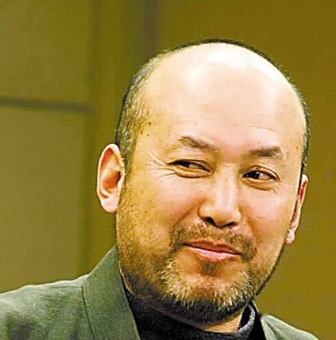 郭达郭老师是一名经典的戏剧演员,出演过非常多的脍炙人口的作品,和徐