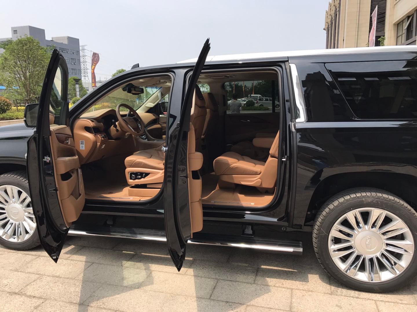 2019款凯迪拉克凯雷德时是先被它的细节所震撼,因为它没再只靠体型