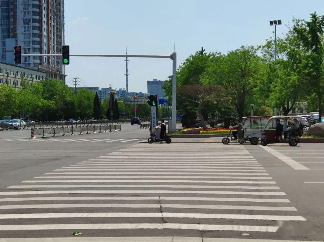 行人闯红灯,横穿马路.曝光不文明,商丘这一批人上镜了!