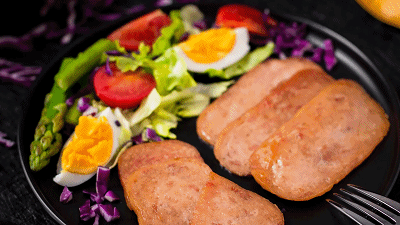 为自己和家人做上一份爱心餐吧~赶紧去囤上满满的庄园黑猪午餐肉罐头