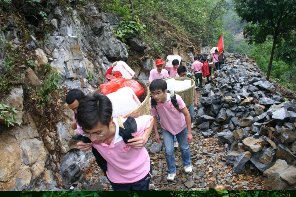 2008年,汶川特大地震抗震救灾志愿服务在打赢新冠肺炎疫情人民战争