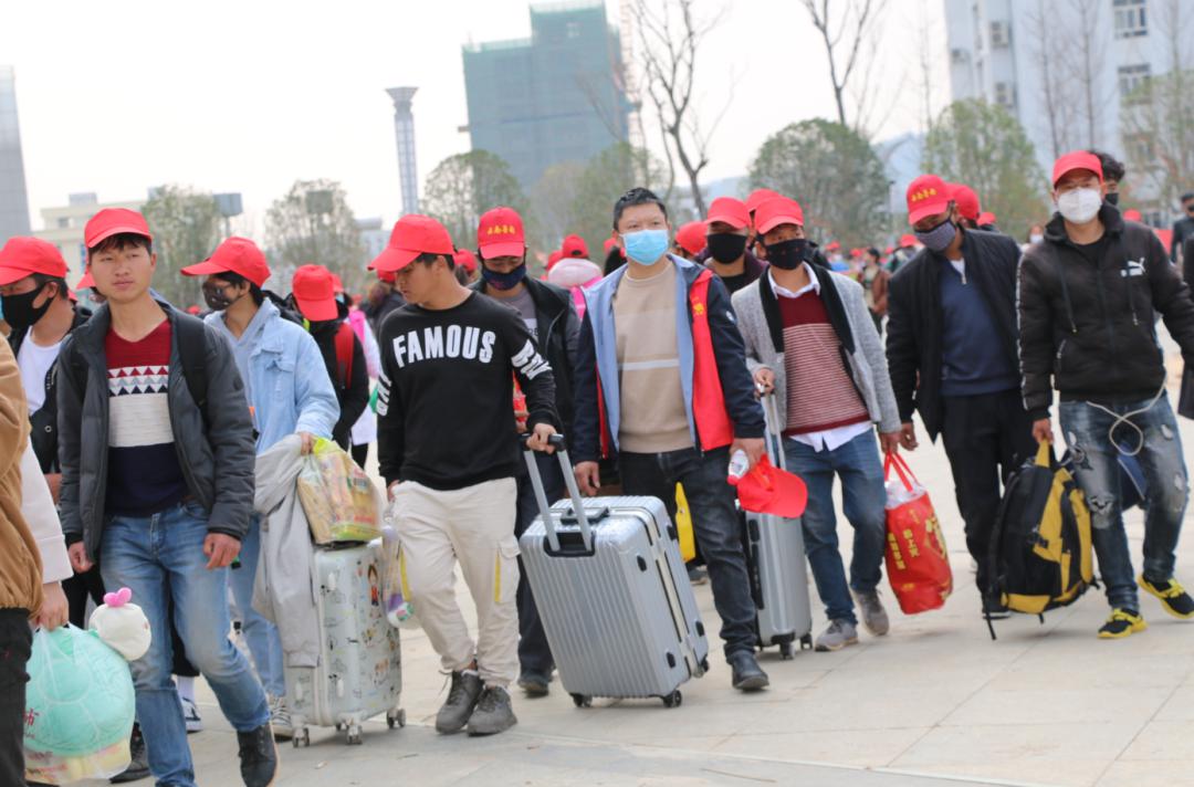 疫情面前显担当劳务输出助脱贫